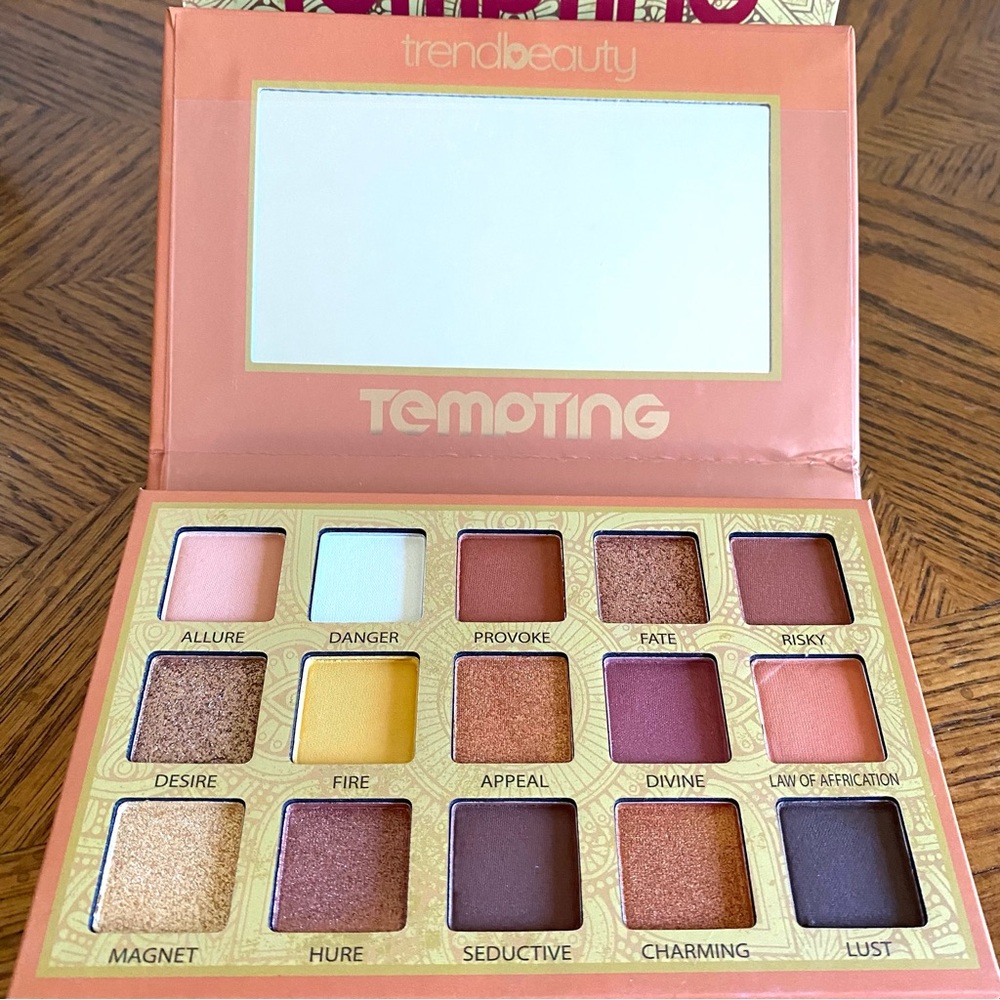 3/$15 5/$20 Tempting Trend Beauty 15 color eyeshadow Palette new in package - Picture 4 of 7